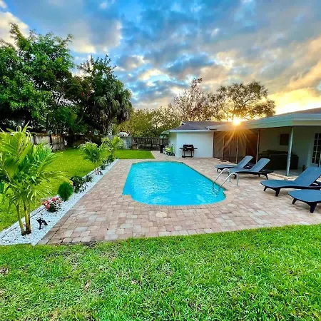 Heated Pool, Pet Friendly,Dunedin Beach Gem